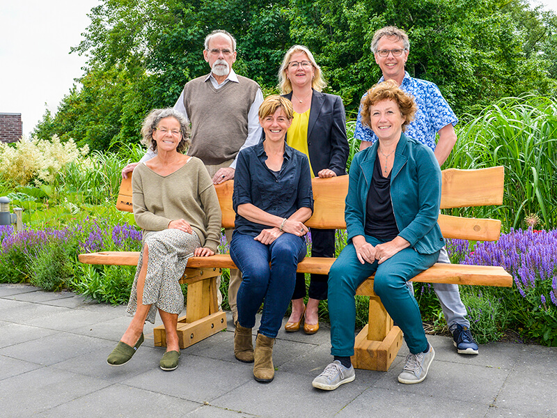 V.l.n.r. Brigitte Hollands, Ad Waverijn, Gertha Wessels, Astrid van der Vis, Mieke Plettenburg en Jan Klok.